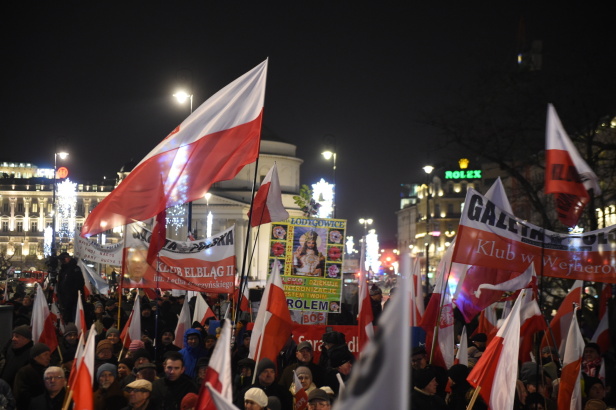 Zwolennicy PiS-u już na Placu Trzech Krzyży PAP/Radek Pietruszka